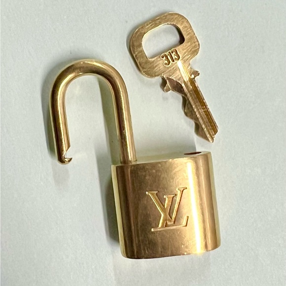 Louis Vuitton Accessories - Louis Vuitton Lock and Key #313 LV Designer